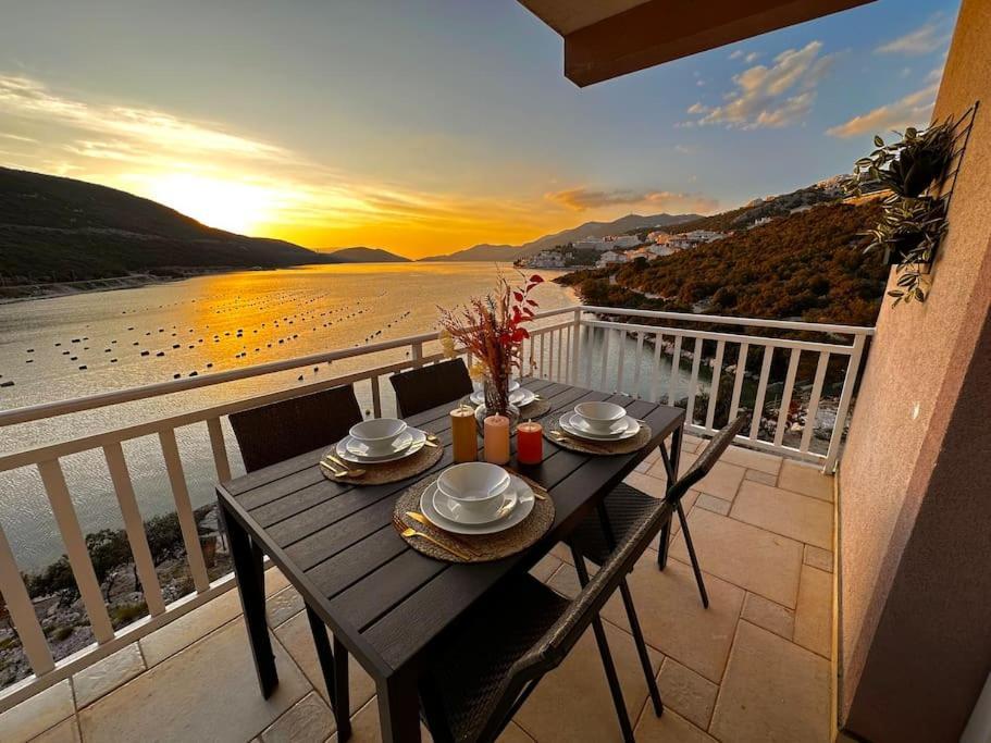 Beautiful Fully Renovated Apartment By The Sea, Large Balcony With Enchanting Views Neum Exteriér fotografie