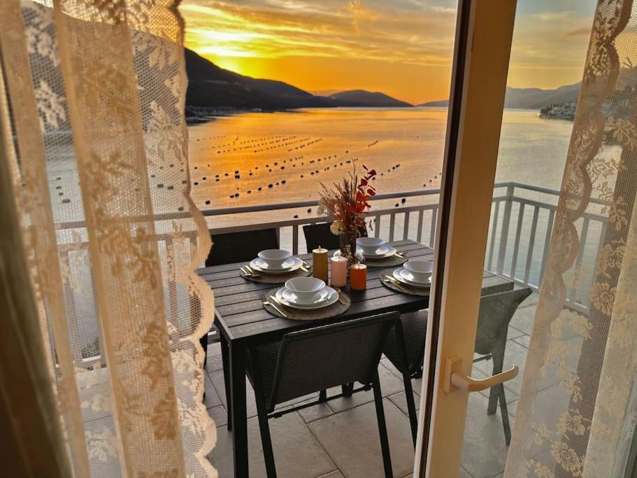 Beautiful Fully Renovated Apartment By The Sea, Large Balcony With Enchanting Views Neum Exteriér fotografie